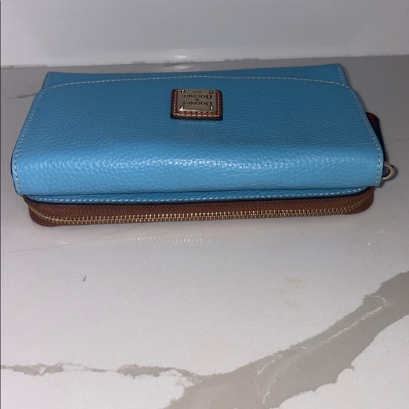 Dooney Bourke Clutch/Crossbody NWOT - Picture 6 of 8